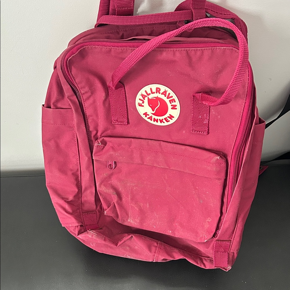 Fjallraven Kånken in Vibrant Pink